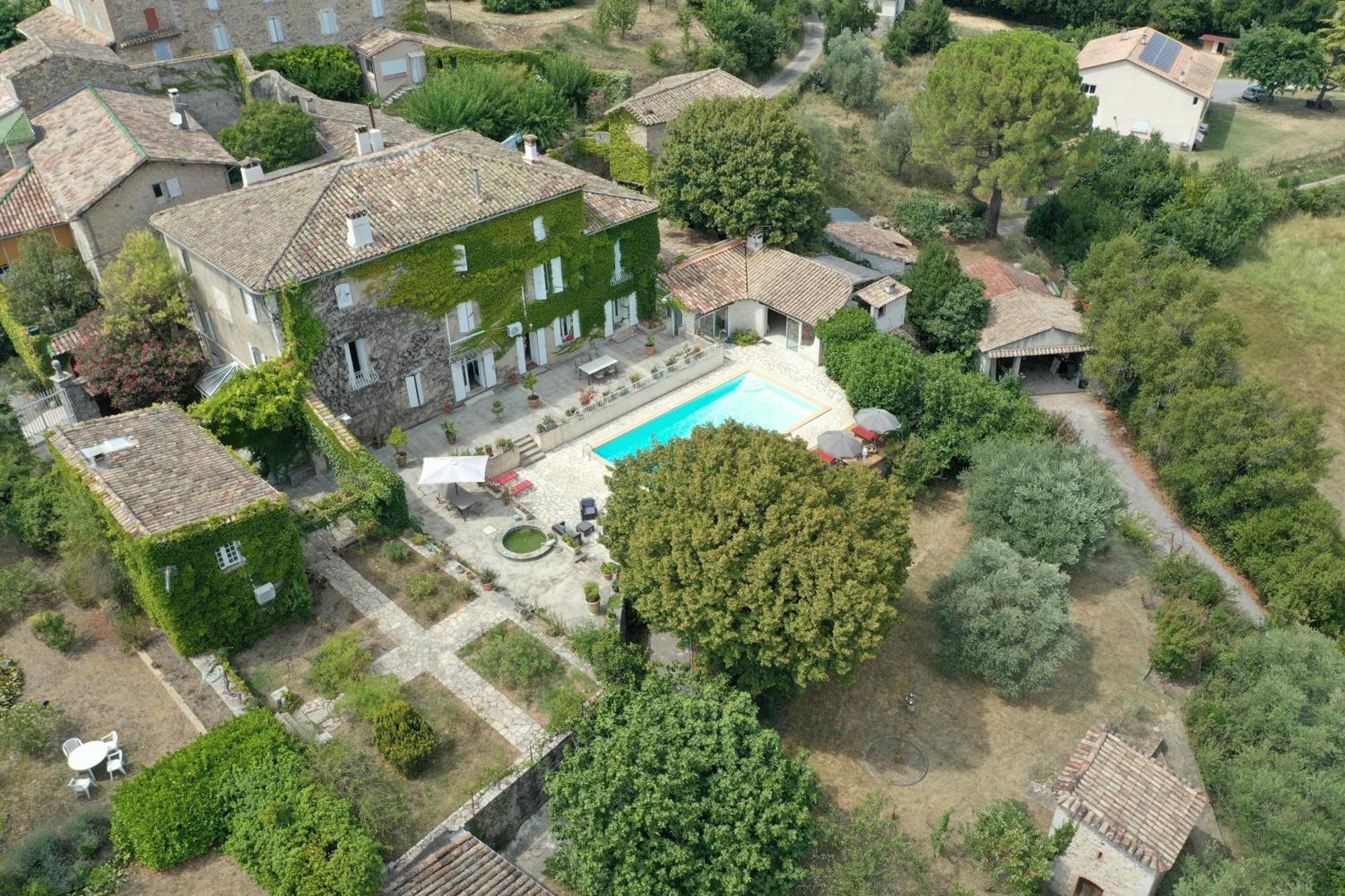 Le Domaine Du Soulier -Gite Et Chambres D'Hotes - La Maison Du Gardien Tornac Luaran gambar