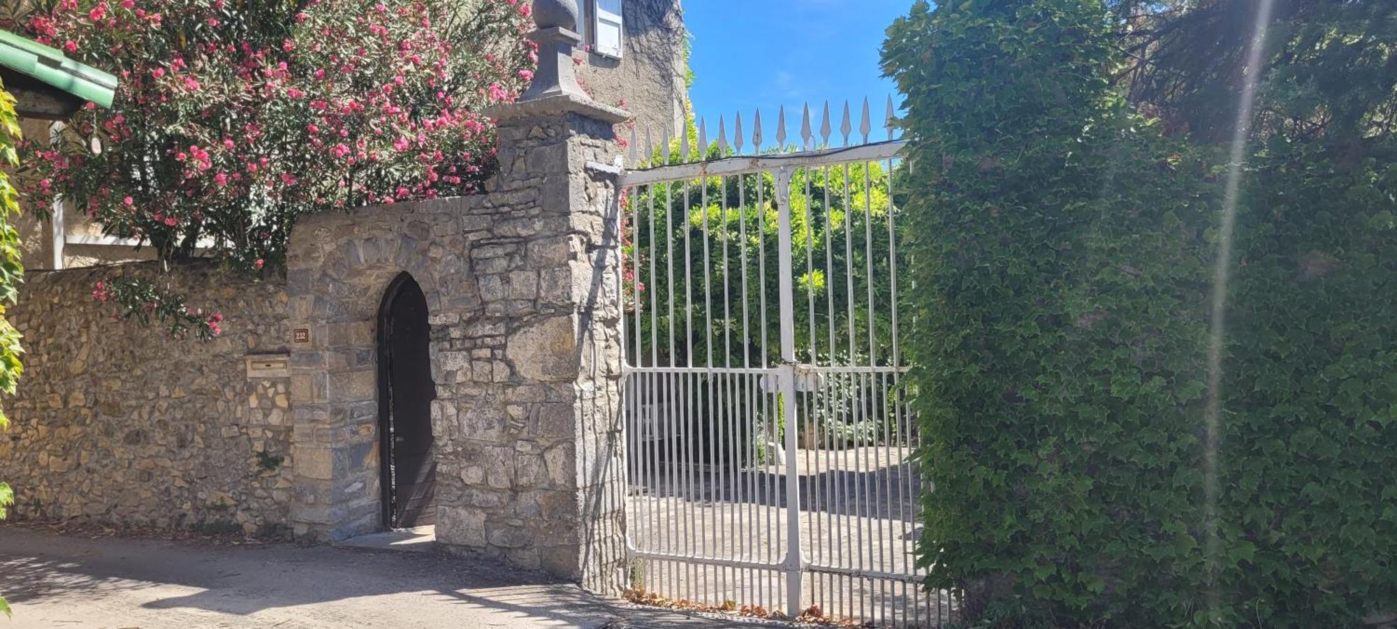Le Domaine Du Soulier -Gite Et Chambres D'Hotes - La Maison Du Gardien Tornac Luaran gambar
