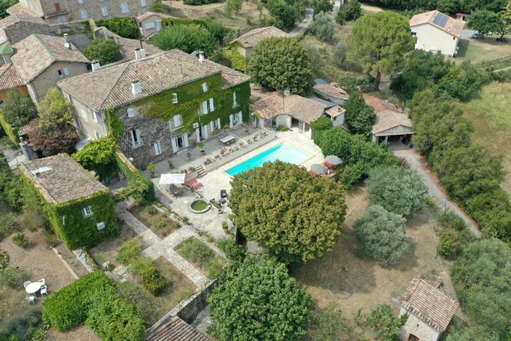 Le Domaine Du Soulier -Gite Et Chambres D'Hotes - La Maison Du Gardien Tornac Luaran gambar