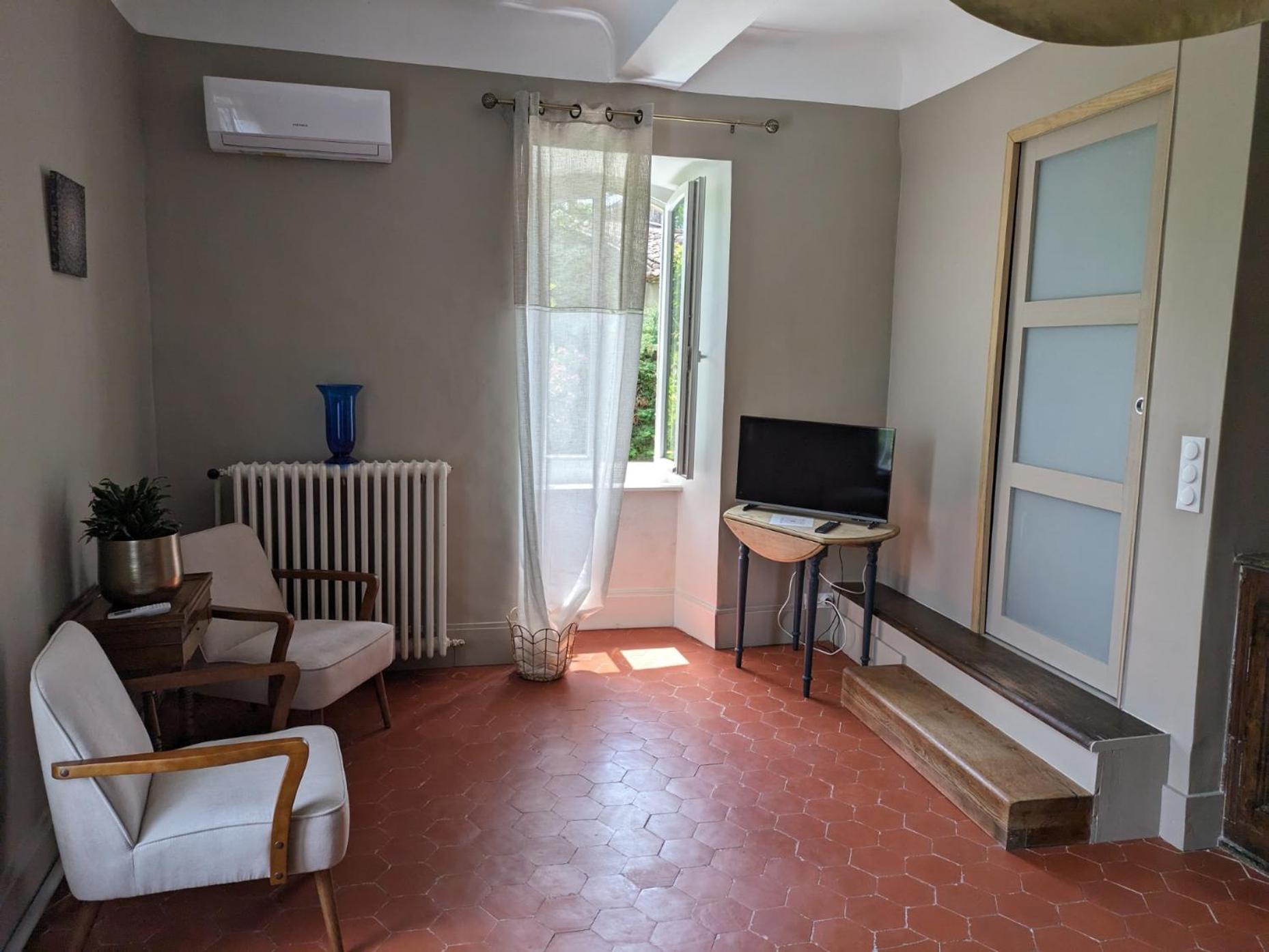 Le Domaine Du Soulier -Gite Et Chambres D'Hotes - La Maison Du Gardien Tornac Luaran gambar