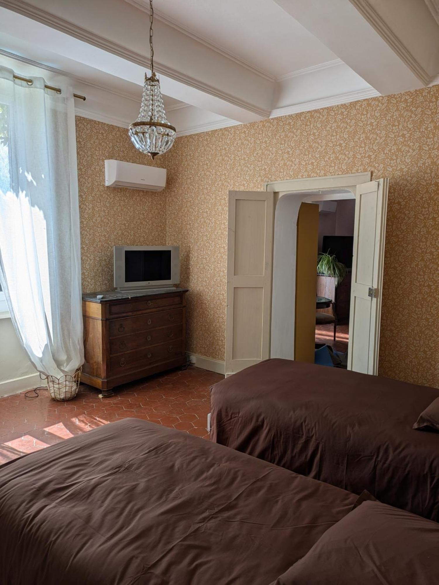 Le Domaine Du Soulier -Gite Et Chambres D'Hotes - La Maison Du Gardien Tornac Luaran gambar