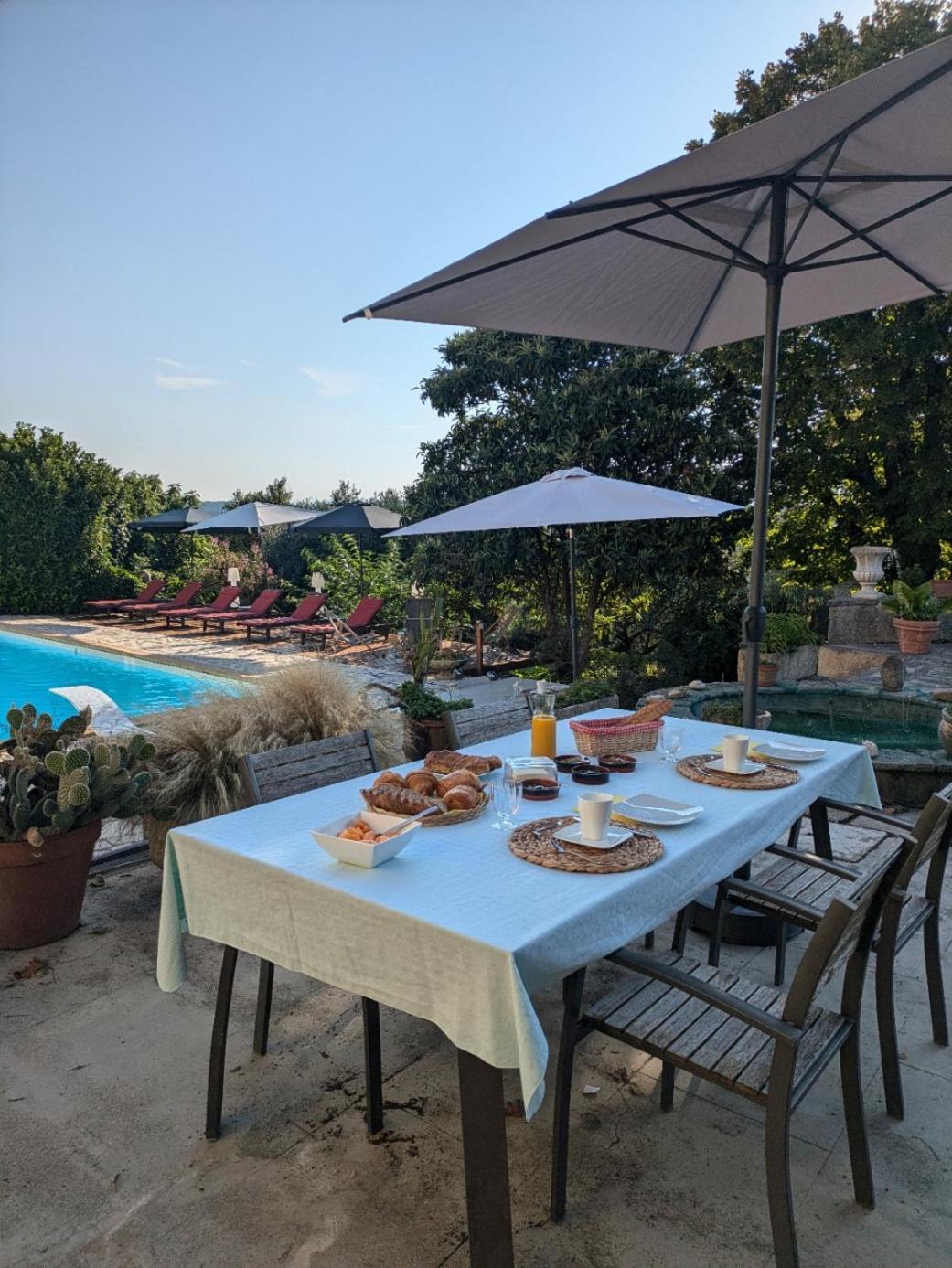 Le Domaine Du Soulier -Gite Et Chambres D'Hotes - La Maison Du Gardien Tornac Luaran gambar
