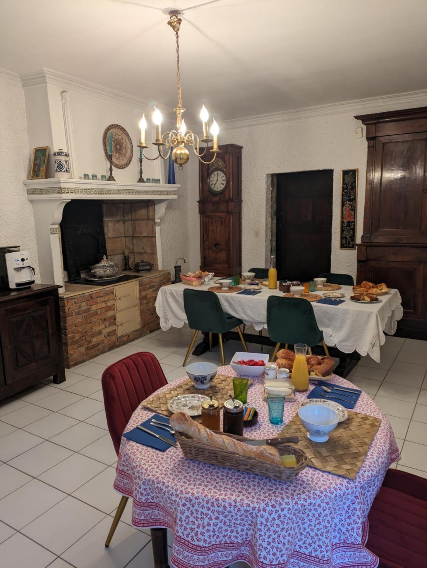 Le Domaine Du Soulier -Gite Et Chambres D'Hotes - La Maison Du Gardien Tornac Luaran gambar